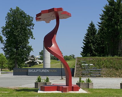 Positioned in front of the entrance to the Austrian Sculpture Park, the freestanding, twisted sculpture looks very imposing. It depicts the layout of Austria and the four new neighboring countries. 