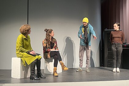 Szene aus dem Forumtheater mit den Darsteller*innen