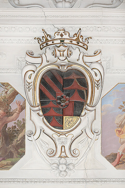 Coat of arms of Siegmund Friedrich von Trauttmansdorff in the Marble Hall. Foursquare with heart shield, this split from red to silver and with colour-changing six-petalled rose. 1 in red three silver slanting bars, 2 and 3 in silver three adjoining red spikes, 4 half split and divided by red, silver and gold.